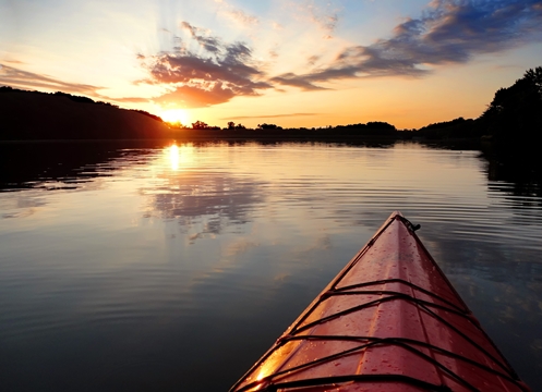Kayak_sunset_Lake_Ahquabi_State_Park